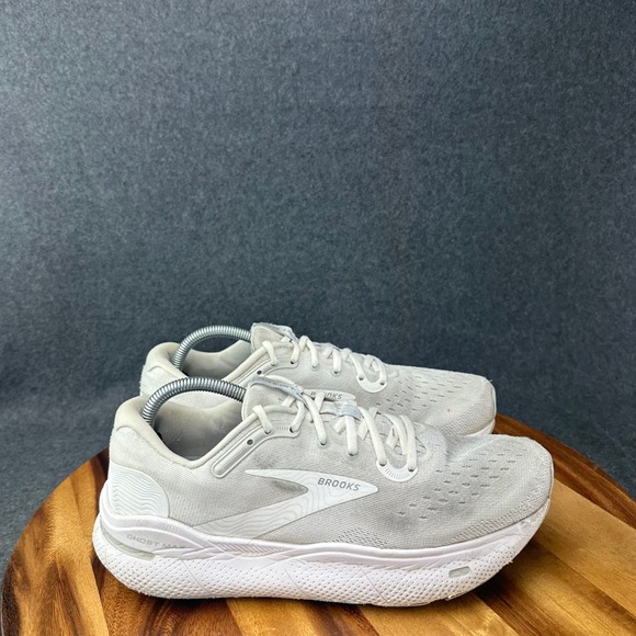 Brooks Shoes - Brooks Ghost Max Womens Running Shoes White Oyster 1203951B124 Size 11 Medium B